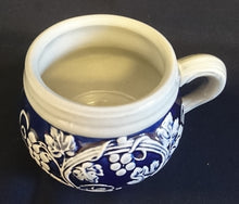 Lade das Bild in den Galerie-Viewer, APFELWEINKRUG BEMBEL - Keramik / Steingut, Weintrauben Pflanzen Dekor