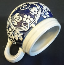 Lade das Bild in den Galerie-Viewer, APFELWEINKRUG BEMBEL - Keramik / Steingut, Weintrauben Pflanzen Dekor