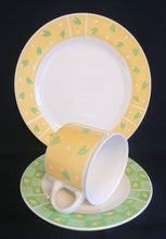 Lade das Bild in den Galerie-Viewer, 2er Set DESSERTTELLER - Porzellan, Blätter Punkte Abstrakt Dekor