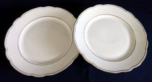Lade das Bild in den Galerie-Viewer, DESSERTTELLER - Porzellan, 3fache Goldränder Gewölbter Rand Dekor