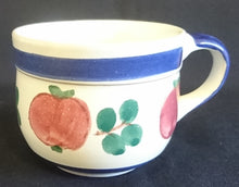Lade das Bild in den Galerie-Viewer, KAFFEETASSE - Keramik / Steingut, "Ammerland Ceracron Sekunda" - Keramik / Steingut, Apfel Äpfel Zweige Blätter Linien Striche Balken Motiv Dekor