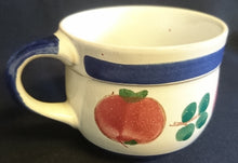 Lade das Bild in den Galerie-Viewer, KAFFEETASSE - Keramik / Steingut, "Ammerland Ceracron Sekunda" - Keramik / Steingut, Apfel Äpfel Zweige Blätter Linien Striche Balken Motiv Dekor