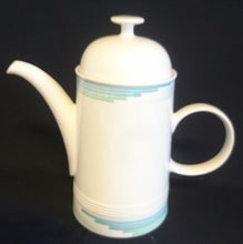 Lade das Bild in den Galerie-Viewer, KAFFEEKANNE MIT DECKEL "Friesland" - Porzellan, Abstraktes Geometrisches Linien Dekor