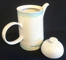Lade das Bild in den Galerie-Viewer, KAFFEEKANNE MIT DECKEL "Friesland" - Porzellan, Abstraktes Geometrisches Linien Dekor