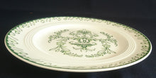Lade das Bild in den Galerie-Viewer, 2er Set DESSERTTELLER "Sekunda Jeverland Reepsholt"- Porzellan, Relief Pflanzen Wappen Dekor