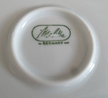 Lade das Bild in den Galerie-Viewer, DESSERTTELLER "Sekunda Jeverland Reepsholt"- Porzellan, Relief Pflanzen Wappen Dekor