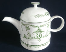 Lade das Bild in den Galerie-Viewer, TEEKANNE MIT DECKEL "Sekunda Jeverland Reepsholt"- Porzellan, Relief Pflanzen Wappen Dekor