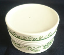 Lade das Bild in den Galerie-Viewer, ZUCKERDOSE OHNE DECKEL "Sekunda Jeverland Reepsholt"- Porzellan, Relief Pflanzen Wappen Dekor