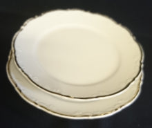 Lade das Bild in den Galerie-Viewer, 2er Set DESSERTTELLER - Porzellan, Relief Goldrand Dekor