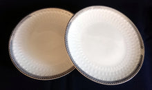 Lade das Bild in den Galerie-Viewer, 2er Set DESSERTTELLER - Porzellan, Platinrand Abstrakter Geometrisches Muster Relief Dekor