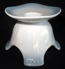 Lade das Bild in den Galerie-Viewer, KERZENSTÄNDER - Porzellan, Abstrakter Relief Rand Dekor (G)