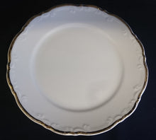 Lade das Bild in den Galerie-Viewer, 2er Set DESSERTTELLER - Porzellan, Relief Goldrand Dekor