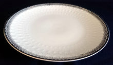 Lade das Bild in den Galerie-Viewer, DESSERTTELLER - Porzellan, Platinrand Abstrakter Geometrisches Muster Relief Dekor