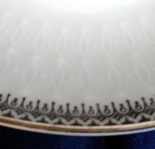 Lade das Bild in den Galerie-Viewer, 2er Set DESSERTTELLER - Porzellan, Platinrand Abstrakter Geometrisches Muster Relief Dekor