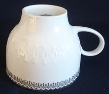 Lade das Bild in den Galerie-Viewer, 2er Set 2er KAFFEEGEDECKE - Porzellan, Platinrand Abstrakter Geometrisches Muster Relief Dekor