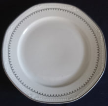 Lade das Bild in den Galerie-Viewer, 2er Set SPEISETELLER - Porzellan, Platinrand Abstrakter Geometrisches Muster Relief Dekor