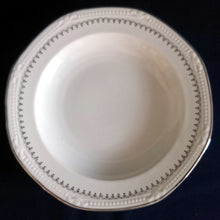 Lade das Bild in den Galerie-Viewer, 2er Set SUPPENTELLER - Porzellan, Platinrand Abstrakter Geometrisches Muster Relief Dekor