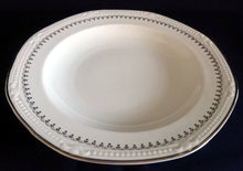Lade das Bild in den Galerie-Viewer, SUPPENTELLER - Porzellan, Platinrand Abstrakter Geometrisches Muster Relief Dekor