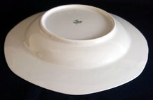 Lade das Bild in den Galerie-Viewer, SUPPENTELLER - Porzellan, Platinrand Abstrakter Geometrisches Muster Relief Dekor