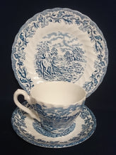 Lade das Bild in den Galerie-Viewer, 3er KAFFEEGEDECK "Country Life" - Keramik / Steingut (Fine Staffordshire Ware), Englisches Landleben Scenen Motiv Dekor, Hand graviert
