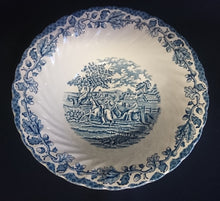 Lade das Bild in den Galerie-Viewer, SCHÜSSEL "Country Life" - Keramik / Steingut (Fine Staffordshire Ware), Englisches Landleben Scenen Motiv Dekor, Hand graviert