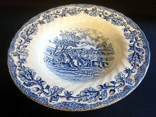 Lade das Bild in den Galerie-Viewer, 2er Set SUPPENTELLER "Country Life" - Keramik / Steingut (Fine Staffordshire Ware), Englisches Landleben Scenen Motiv Dekor, Hand graviert