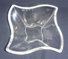 Lade das Bild in den Galerie-Viewer, DESSERTSCHALE - 24% Pbo Bleikristall, Ovales Sternform Design