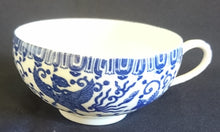 Lade das Bild in den Galerie-Viewer, 3er TEEGEDECK - Porzellan, Abstraktes Girlanden Vogel Blumenblüten Motiv Dekor