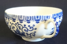 Lade das Bild in den Galerie-Viewer, TEETASSE - Porzellan, Abstraktes Girlanden Vogel Blumenblüten Motiv Dekor