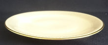 Lade das Bild in den Galerie-Viewer, DESSERTTELLER - Porzellan, Goldrand Linien Striche Punkte Relief Motiv Dekor