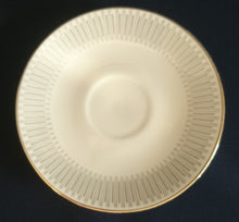 Lade das Bild in den Galerie-Viewer, UNTERTASSE - Porzellan, Goldrand Linien Striche Punkte Relief Motiv Dekor