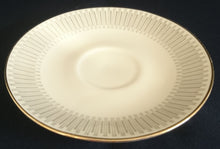 Lade das Bild in den Galerie-Viewer, UNTERTASSE - Porzellan, Goldrand Linien Striche Punkte Relief Motiv Dekor