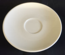 Lade das Bild in den Galerie-Viewer, UNTERTASSE - Porzellan, Einfärbiges Klassisch Dekor