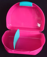 Lade das Bild in den Galerie-Viewer, BROTDOSEN -BOX MIT INNERER TRENNUNG - Kunststoff, Einhorn Regenbogen Wolken Motiv Dekor, Verschließ- & Aufklappbar