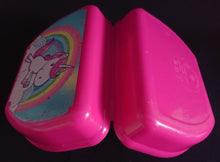 Lade das Bild in den Galerie-Viewer, BROTDOSEN -BOX MIT INNERER TRENNUNG - Kunststoff, Einhorn Regenbogen Wolken Motiv Dekor, Verschließ- & Aufklappbar