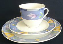 Lade das Bild in den Galerie-Viewer, KAFFEETASSE "Betty" - Porzellan, Pflanzen Tulpen Blumenblüten Flora Abstrakt Motiv Dekor