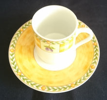 Lade das Bild in den Galerie-Viewer, ESPRESSO UNTERTASSE "Flirt" "Country Garden" - Porzellan, Meliertes Ranken Punktkreise Flora Pflaumen Geometrisches Motiv Dekor