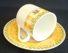 Lade das Bild in den Galerie-Viewer, ESPRESSO UNTERTASSE "Flirt" "Country Garden" - Porzellan, Meliertes Ranken Punktkreise Flora Pflaumen Geometrisches Motiv Dekor