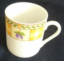 Lade das Bild in den Galerie-Viewer, ESPRESSOTASSE "Flirt" "Country Garden" - Porzellan, Meliertes Ranken Punktkreise Flora Pflaumen Geometrisches Motiv Dekor