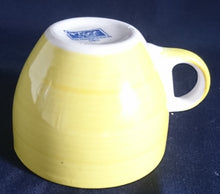 Lade das Bild in den Galerie-Viewer, KAFFEETASSE "Flirt" "Liso" - Porzellan, Streifen Einfärbiges Meliertes Dekor