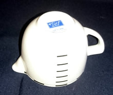 Lade das Bild in den Galerie-Viewer, MILCHKÄNNCHEN "Flirt" - Porzellan, Skyline Linien Streifen Dekor