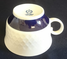Lade das Bild in den Galerie-Viewer, KAFFEETASSE - Fine China Porzellan, Karo Relief Echt Kobalt Breite Linien Balken Motiv Dekor (BC)