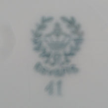 Lade das Bild in den Galerie-Viewer, PLATZTELLER - Porzellan, Abstrakt Kreise / Goldrand Dekor