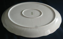 Lade das Bild in den Galerie-Viewer, SERVIERPLATTE - Porzellan, Ovale Form, Klassisch Blumen Lilien Dekor