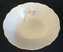 Lade das Bild in den Galerie-Viewer, GROßE BEILAGENSCHÜSSEL - Porzellan, Orchideen Blumenblüten Pflanzen Motiv Goldrand Abstrakt Relief Rand Dekor