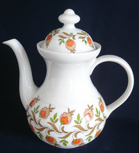 Lade das Bild in den Galerie-Viewer, KAFFEEKANNE MIT DECKEL - Porzellan, Blumen Blüten Pflanzen Früchte Motiv Dekor
