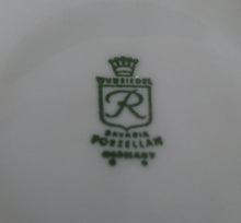 Lade das Bild in den Galerie-Viewer, UNTERTASSE - Porzellan, Einfärbiges Relief Dekor