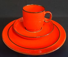 Lade das Bild in den Galerie-Viewer, DESSERTTELLER "Scandic" - Keramik / Steingut, Zweifärbiges Linien Rand Dekor