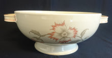 Lade das Bild in den Galerie-Viewer, SUPPENTERRINE MIT DECKEL "Winifred - Porzellan, Blumen / Linien Klassisch Dekor