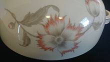 Lade das Bild in den Galerie-Viewer, SUPPENTERRINE MIT DECKEL "Winifred - Porzellan, Blumen / Linien Klassisch Dekor